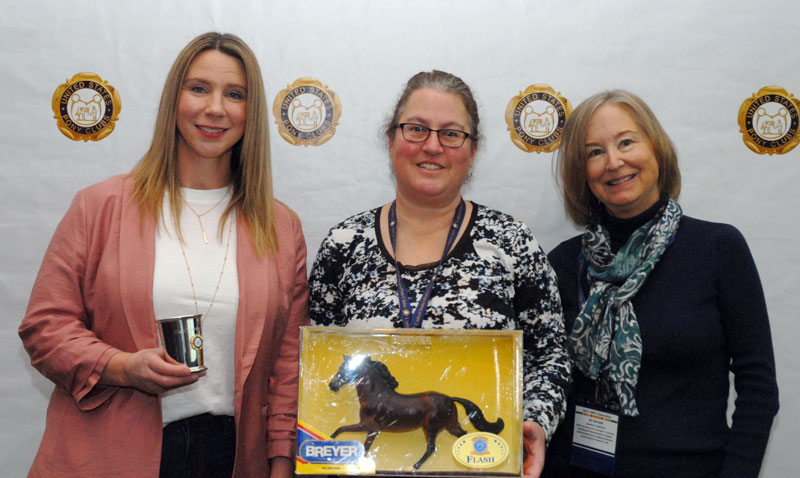 Lori Gmerek accepted the 2022 Flash Teamwork Award for Princess Fiona on behalf of owner Beth Walkowicz. Photo by Sarah Evers Conrad/United States Pony Clubs