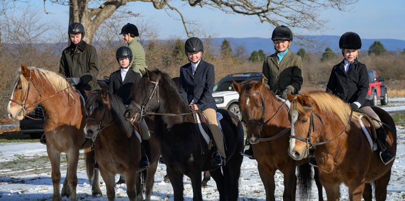 Group of foxhunters. Group of foxhunters. Foxhunting Tips from the winners of the 2024-2025 Live Oak Hounds-USPC Foxhunting Challenge