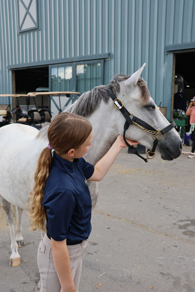 Emma Shade Kleintop with The Contessa. Megan Scharfenberg/United States Pony Clubs