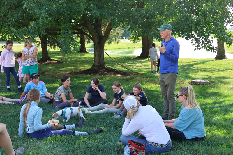 Team meeting with coach Richard Lamb. Elizabeth Moyer/United States Pony Clubs